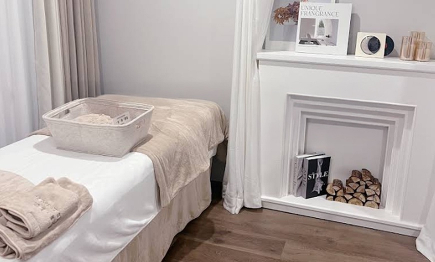 Image 3: BlackGold Ultrasound Sculpting (HIFU) – Face and Optional Neck