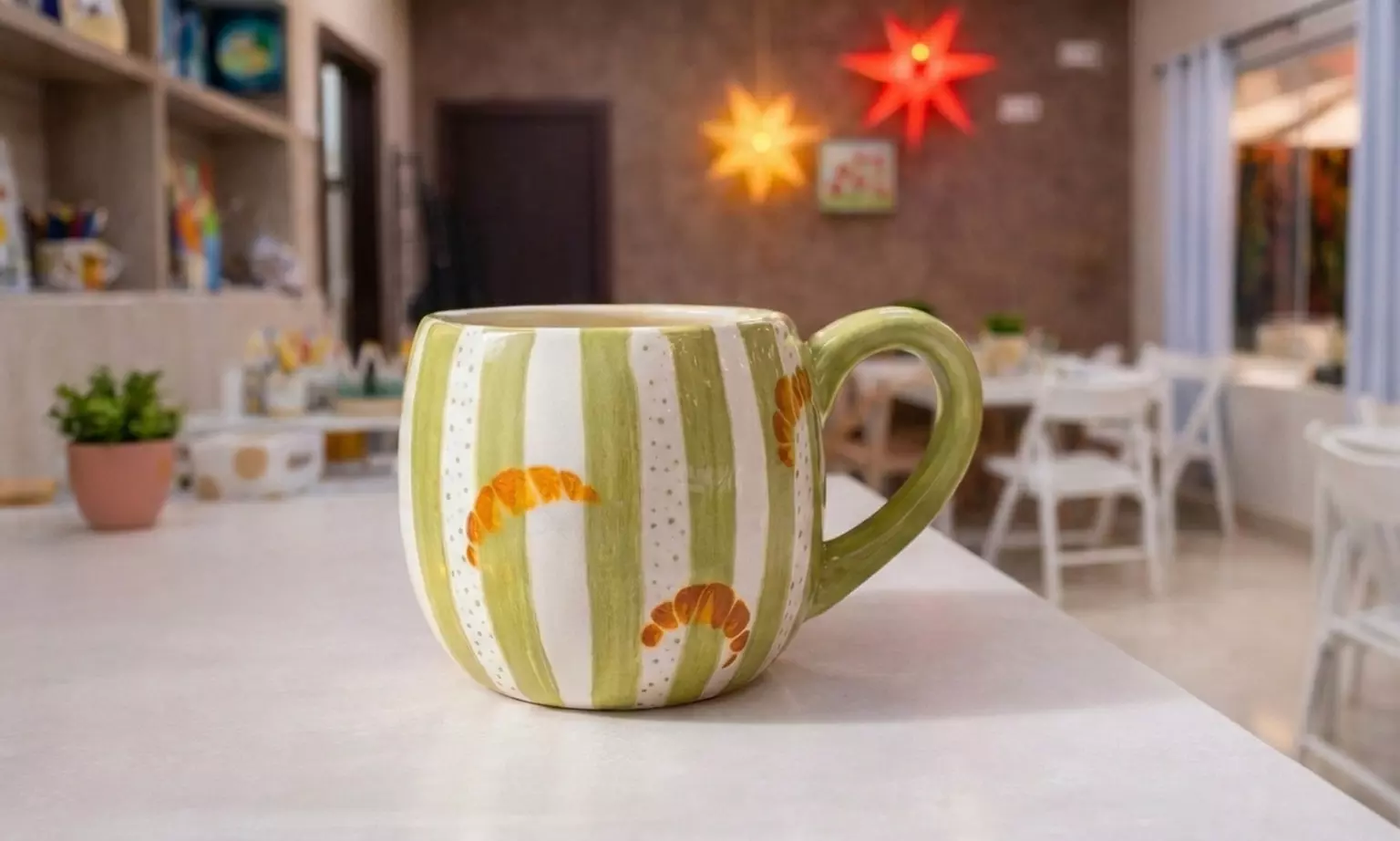 Pinta tu pieza de cerámica y disfruta de una bebida