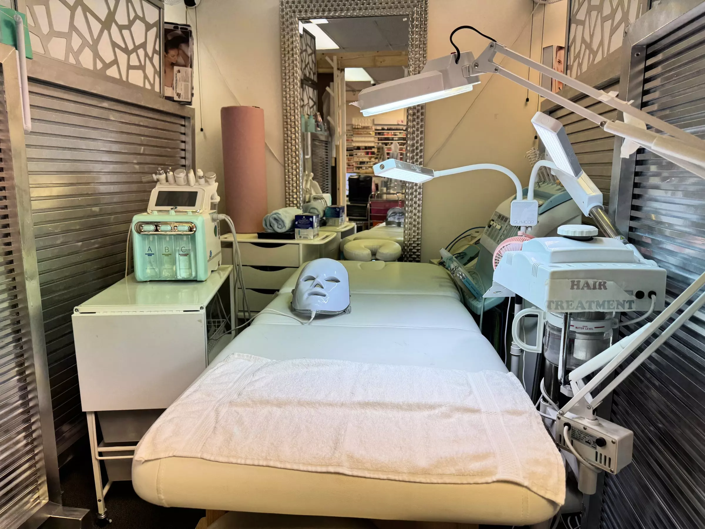 Glow with One, Two, Four or Six HydraFacial with Glowing Skin