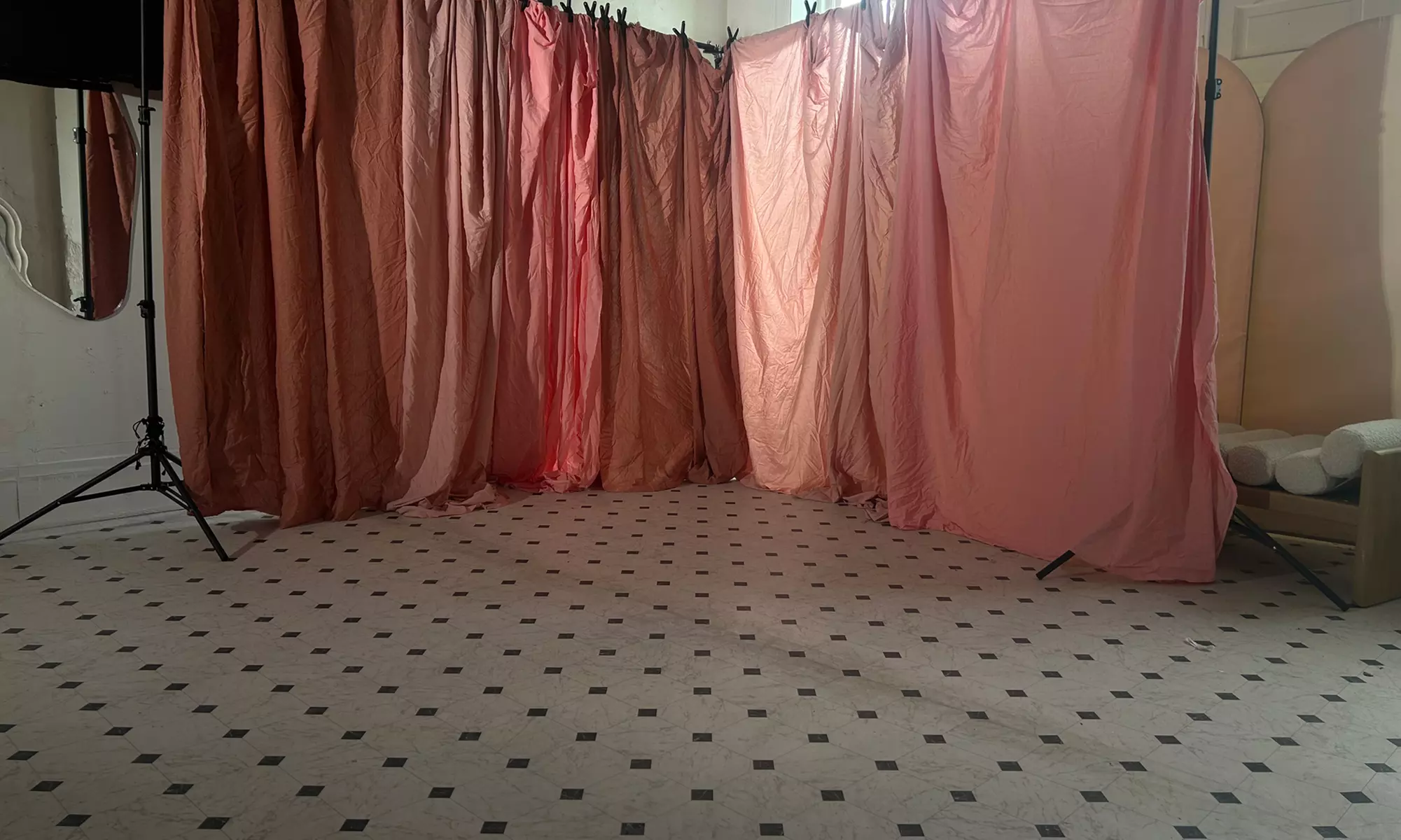 Creative Studio Rental with Endless Props – 2 or 5 Hours