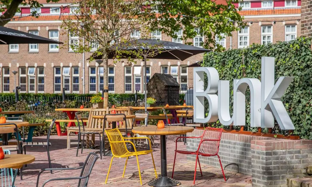 Amsterdam: tweepersoonskamer voor 1 personen of pod voor 1 of 2 personen met ontbijt in Bunk Hotels - Primary Image