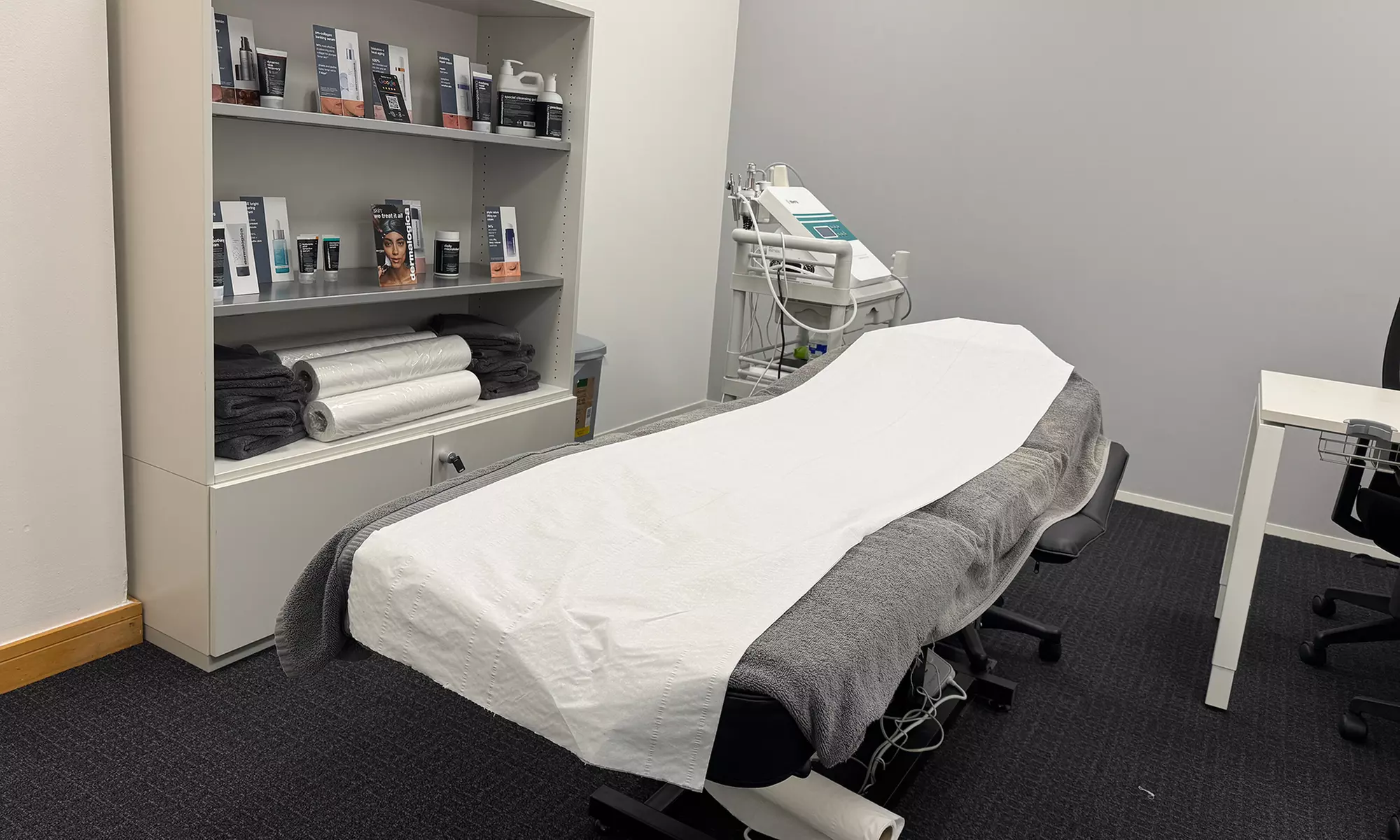 Enhance Your Skin with 30, 60 or 90 Minute Hydrofacial