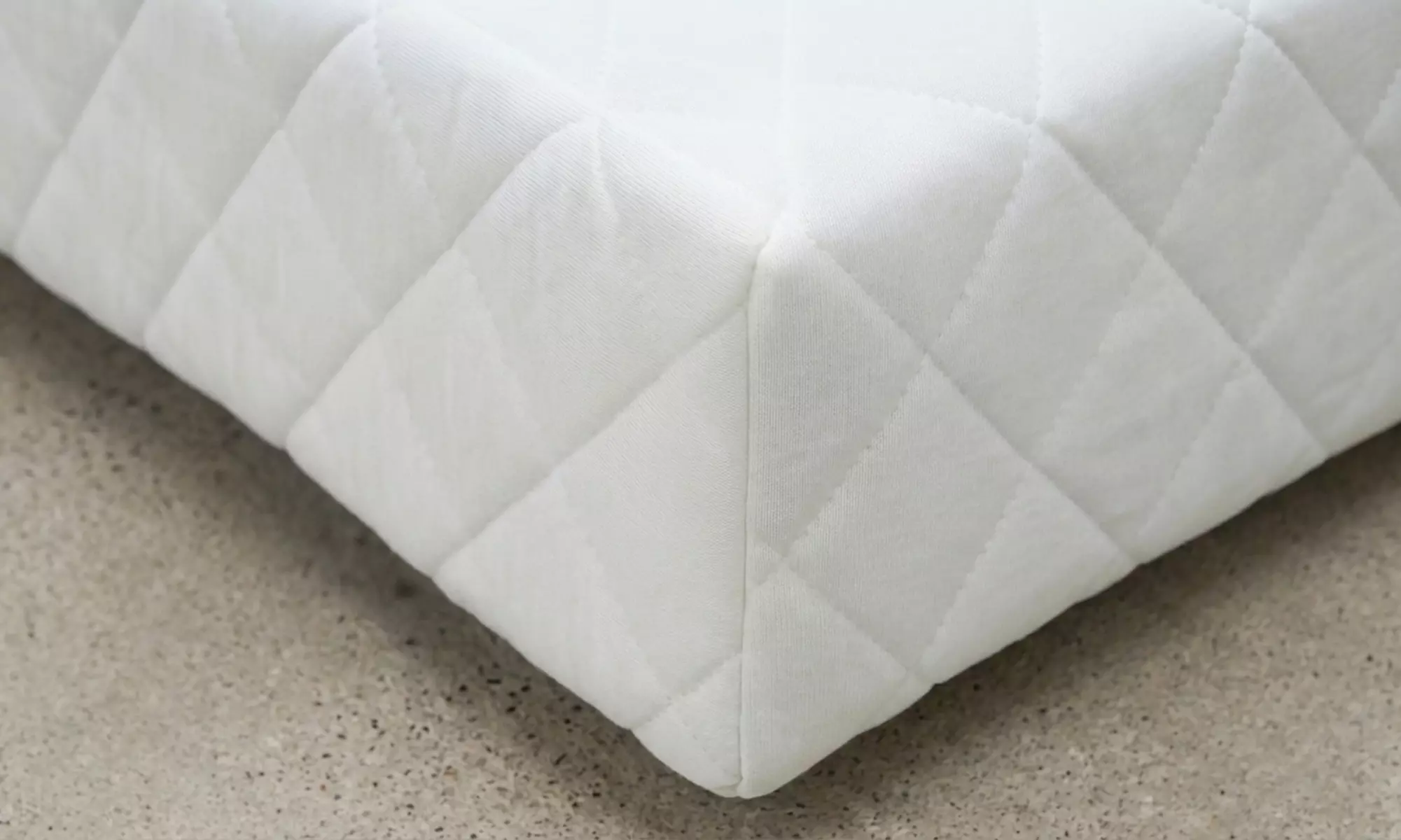 Sampur Polsterbettgestell mit schaumstoffgefüttertem Stoffbezug