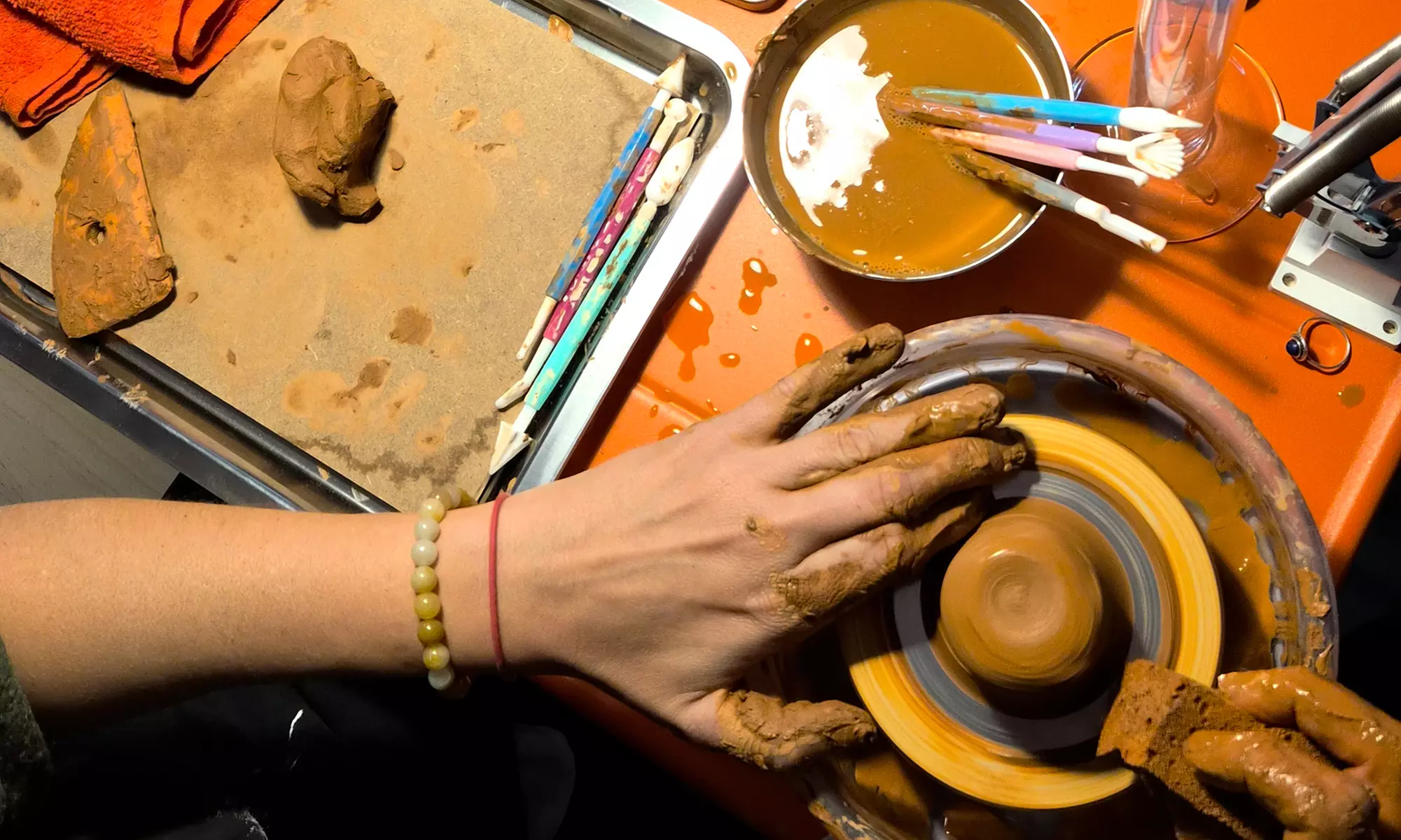 Taller creativo a elegir con bebida ilimitada para 1 o 2 personas