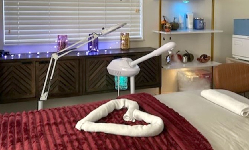 Image 6: 60 Min Microdermabrasion Facial w/ Mask+LED Therapy - 1, 3/ 5 Sessions