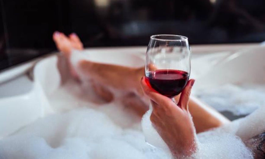 Image 8: Spa nocturno en pareja: acceso exclusivo y opción a vino o hidromasaje