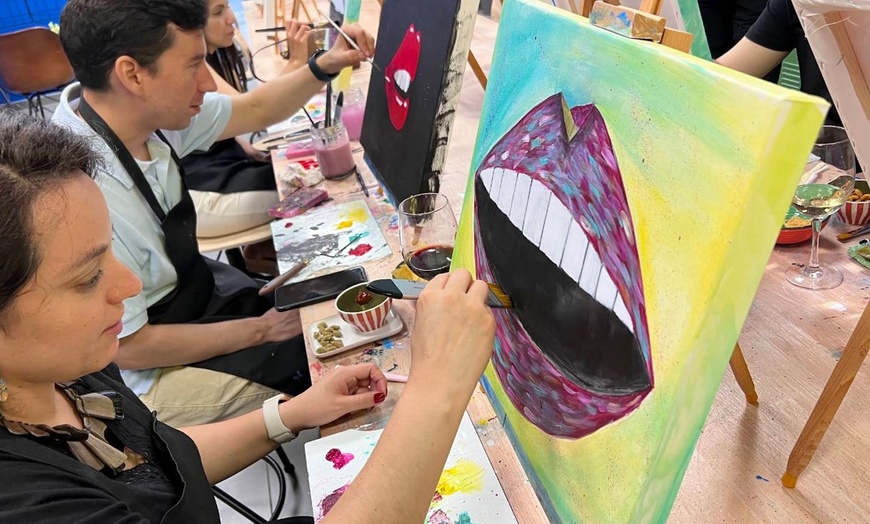 Image 11: Taller de pintura de 2 h con picoteo y vino ilimitado para 1 o 2 pax.