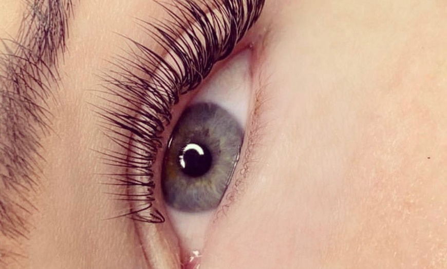 Image 3: Up to 45% Off on Eyelash Extensions at Eyelash Bar Romford