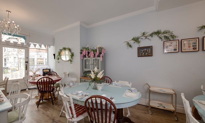 Image 3: Enjoy Tea and Prosecco at Friedas Tearoom