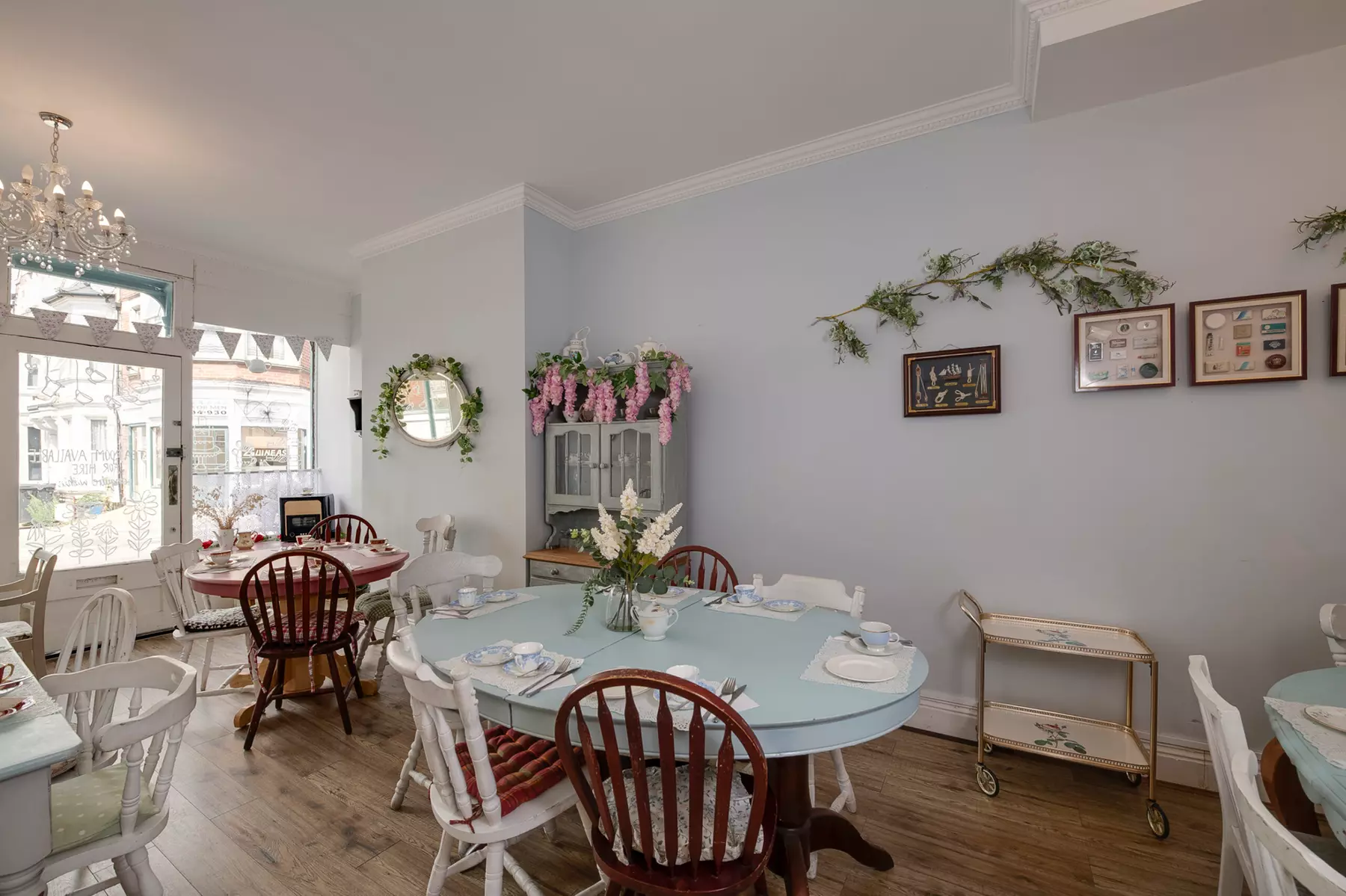 Enjoy Tea and Prosecco at Friedas Tearoom
