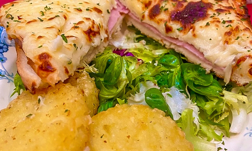 Image 2: Croque fondant et röstis dorés : pause gourmande à Strasbourg