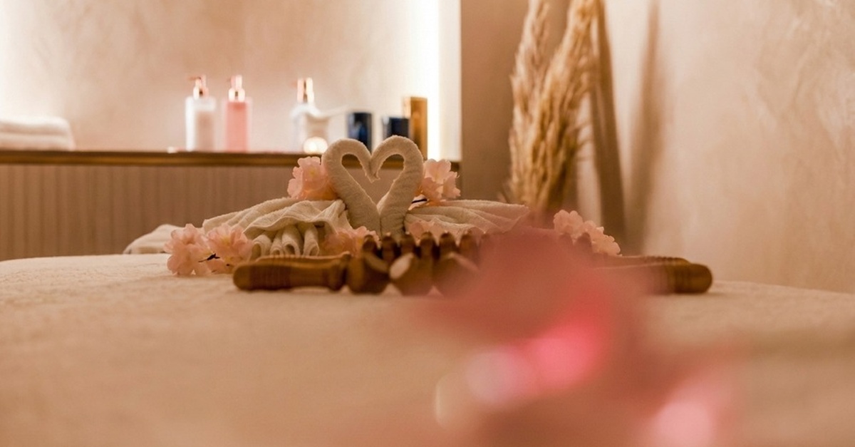 Relaxing Full Body, Deep Tissue, Slimming, Or Hot Stone Spa Treatment Relaxing Full Body, Deep Tissue, Slimming, Or Hot Stone Spa Treatment