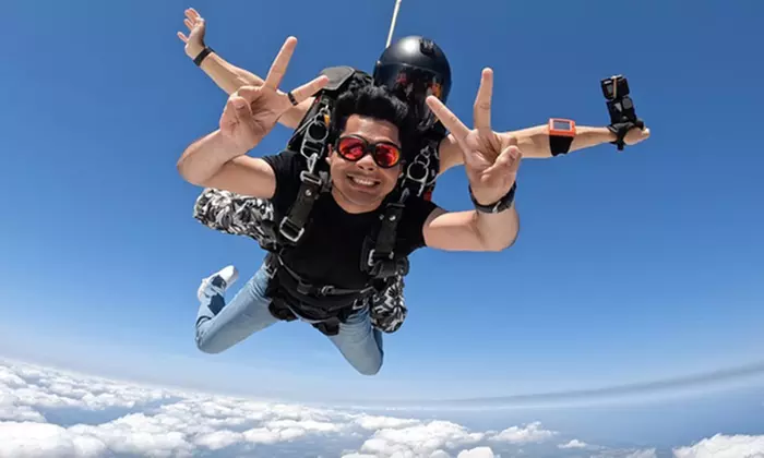 Jump into Excitement with Tandem Skydiving Jump from 7,500 Feet 