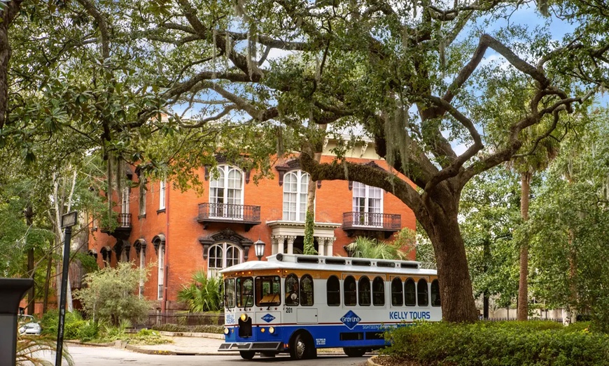 Image 2: Explore Historic Beaufort by Trolley - For Child (3-12) & Adult (13+)