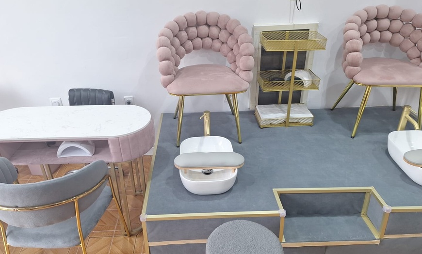 Image 2: 1 sesión de manicura, pedicura, manipedicura o uñas acrílicas para 1