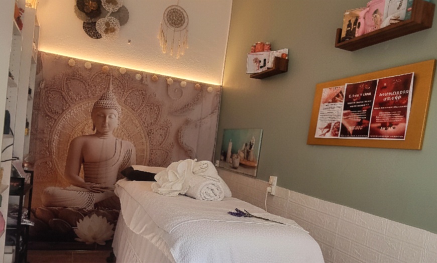 Image 1: Limpieza facial revitalizante o profunda de 1 o 2 h para 1 persona