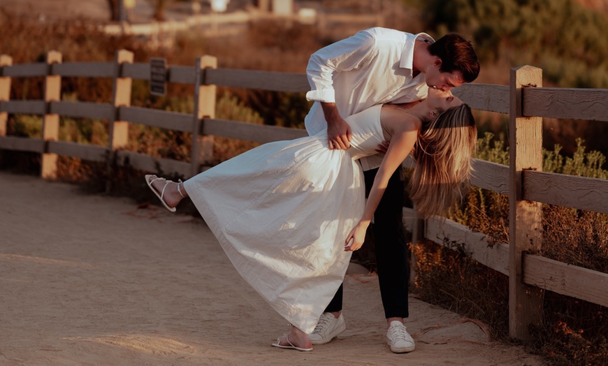 Image 7: Unforgettable Moments Awaits: 60-Minute Outdoor Full Portrait Session