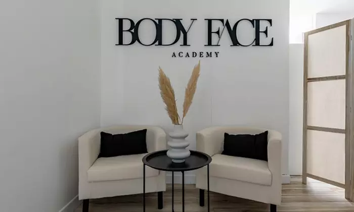 1 ou 3 séances d'Hydra-visage pour femme : pour une peau éclatante & repulpée à Bordeaux (jusqu'à 38% de remise) - Primary Image