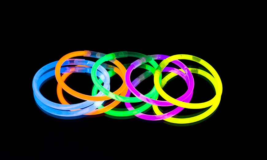 Image 9: 100 Glow Power 8" Glow Sticks