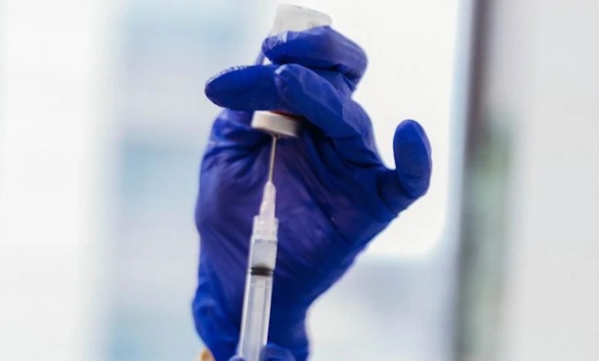 Image 2: 20, 40 or 60 Units of wrinkle-reducing cosmetic injectables