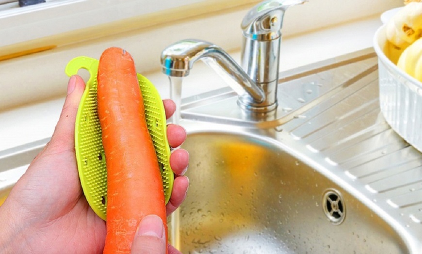 Image 2: Two or Four Fruit and Vegetable Scrubbers