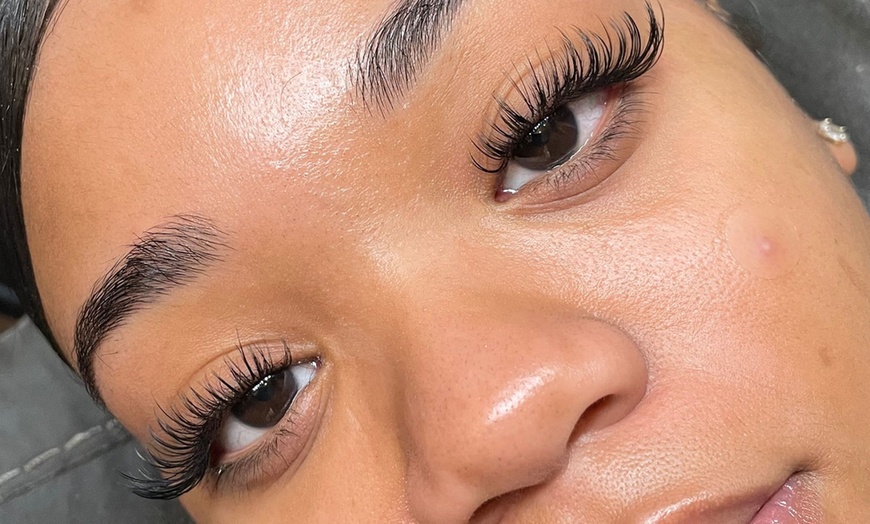 Image 7: Get Classic, Wet, Light Volume or Volume Eyelash Extensions