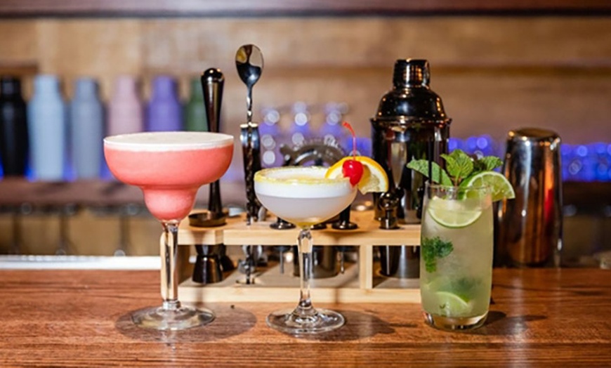 Image 2: Indulge in Dinner For Two or Four with Cocktails, Beer or Wine