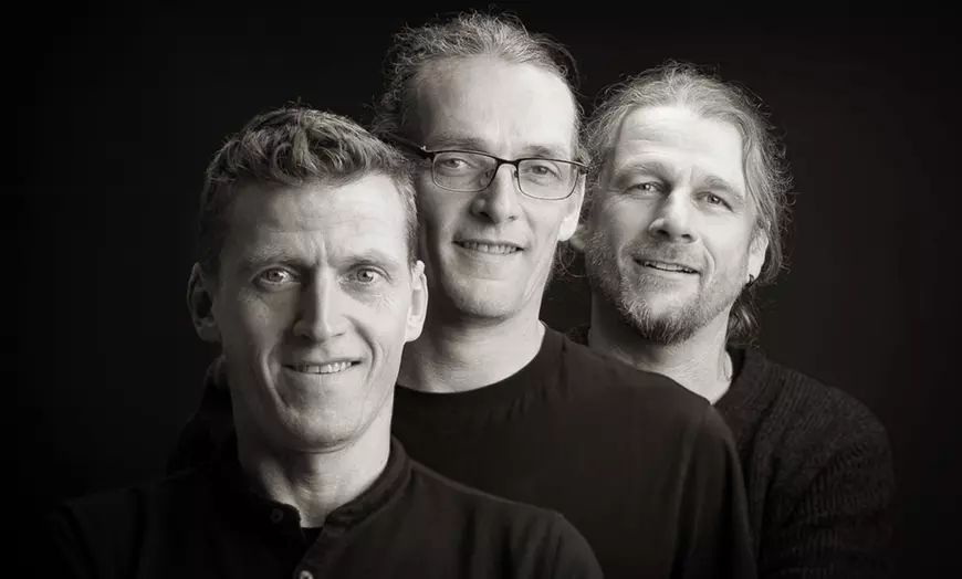 Image 9: Professionele groepsfotoshoot tot 15 personen in huiselijke studio