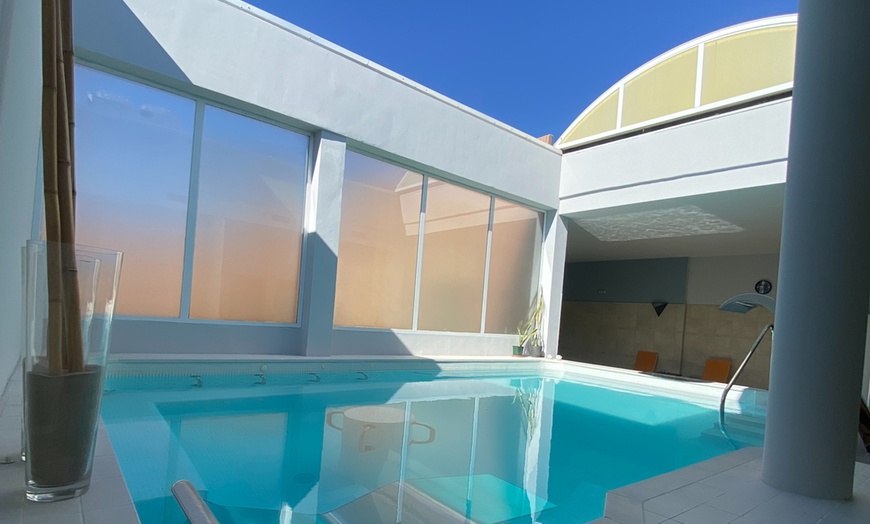 Image 19: Circuito Spa con copa de cava y opción a masaje para 1 o 2 personas