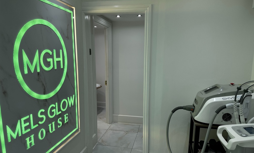 Image 3: Up to 61% Off on Massage - Swedish at MelsGlowHouse