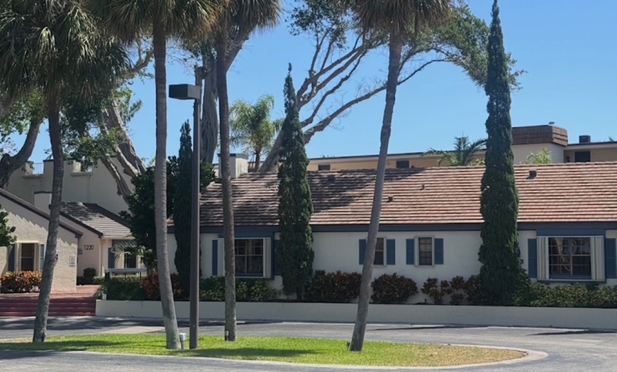 Image 6: Get a 1, 2 or 3 Scalp Treatment + Oxygen Facial  & Red Light Therapy