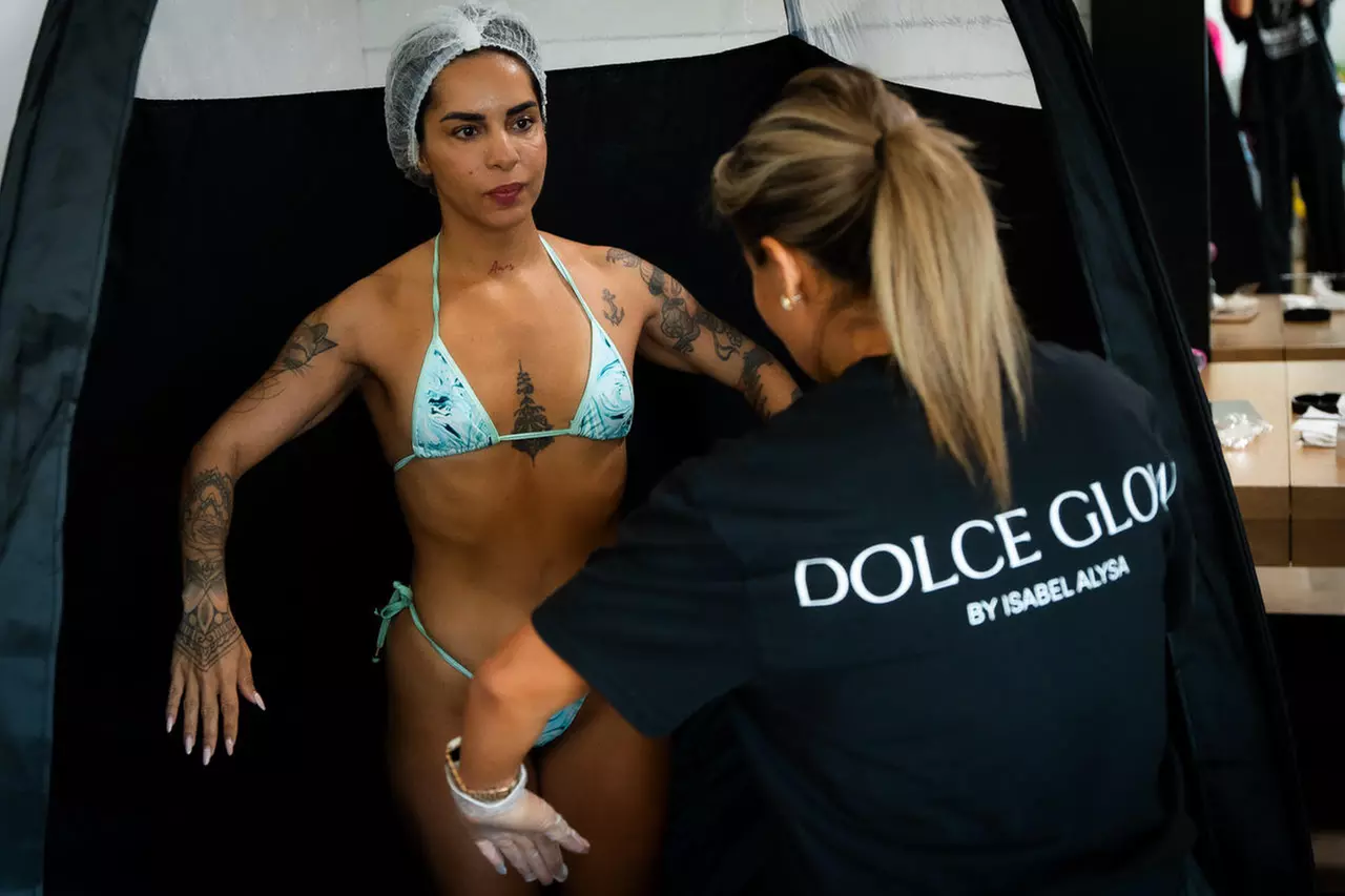 Dolce Glow Airbrush Spray Tan Sessions: One, Three, or Six Spray Tans