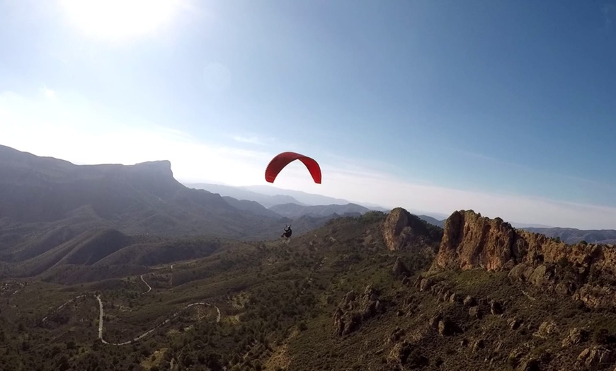 Image 1: Vuelo en parapente biplaza para 1 o 2 personas en Alicante