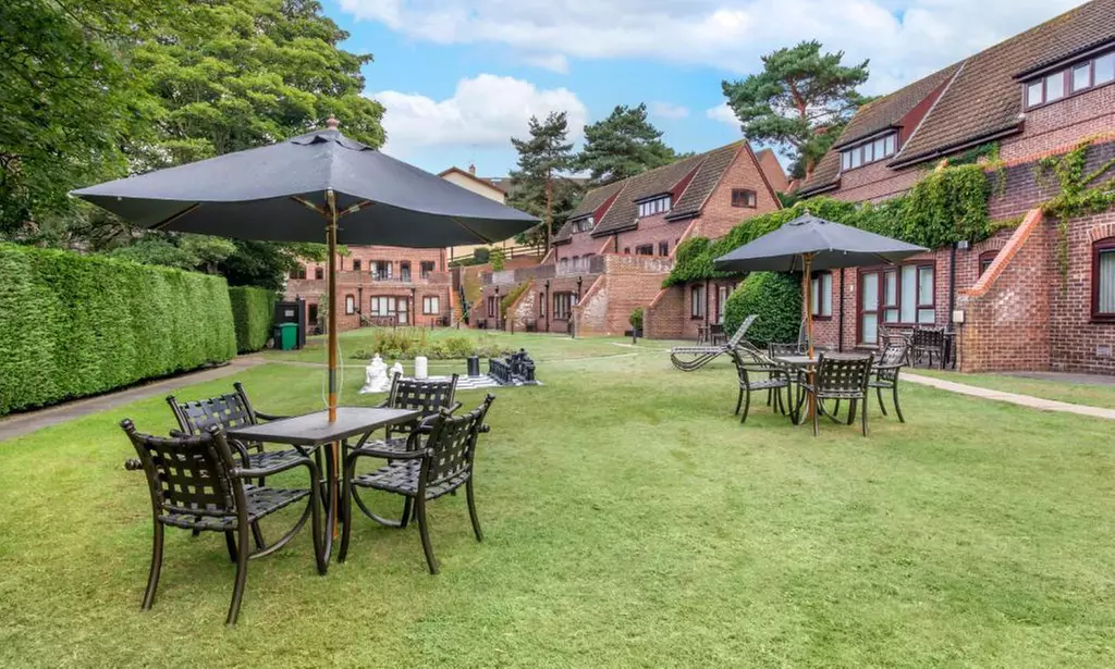 North Norfolk Coast: Stunning 4* Countryside Retreat up to 6