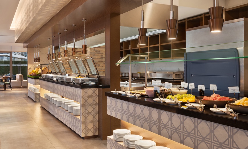 Image 4: Celebrate New Year's Eve Gala Dinner with Soft/House Beverages