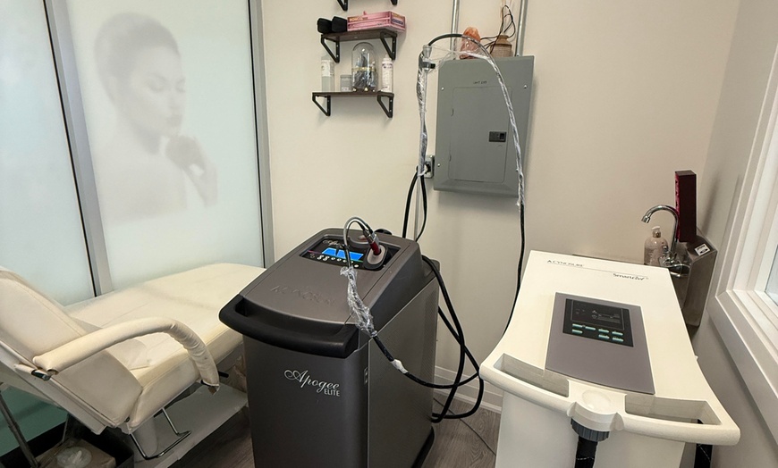 Image 5: Facial and Massage: Relaxing Massage with Microdermabrasion 