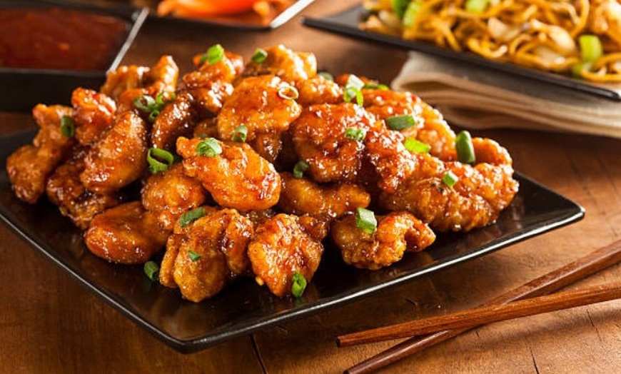 Image 15: Menú asiatico con entrantes, principales y bebidas