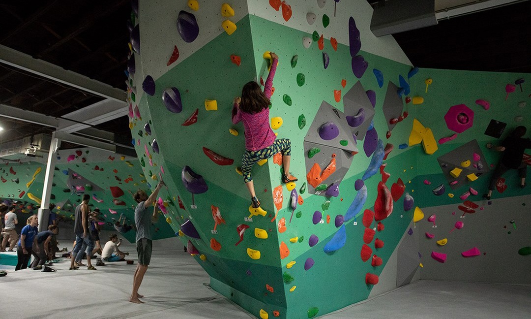 Intro to Bouldering Packages for Individuals, Pairs, and Groups