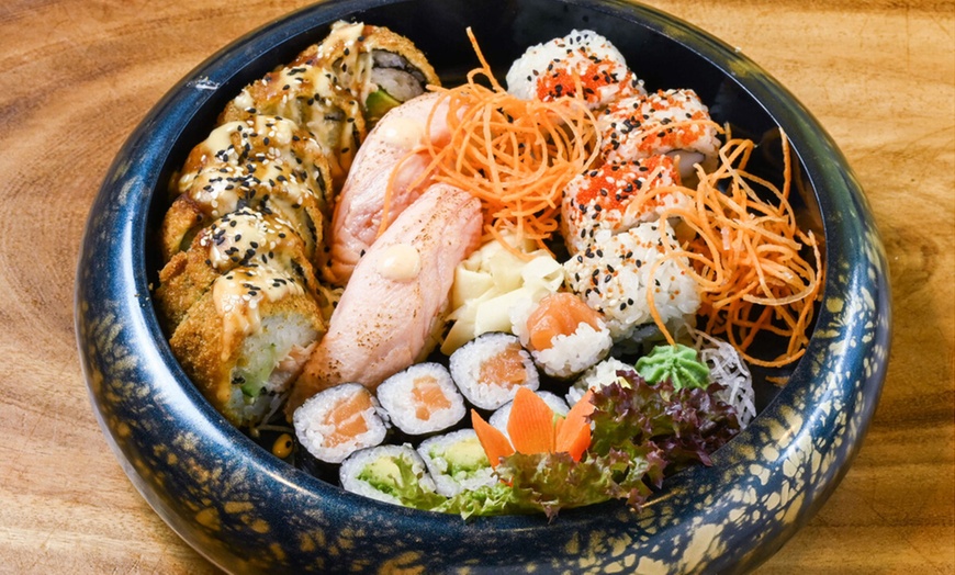Image 3: Sushi-Genuss im Großformat: XXL Sushi Platte für 2 oder 4 Personen