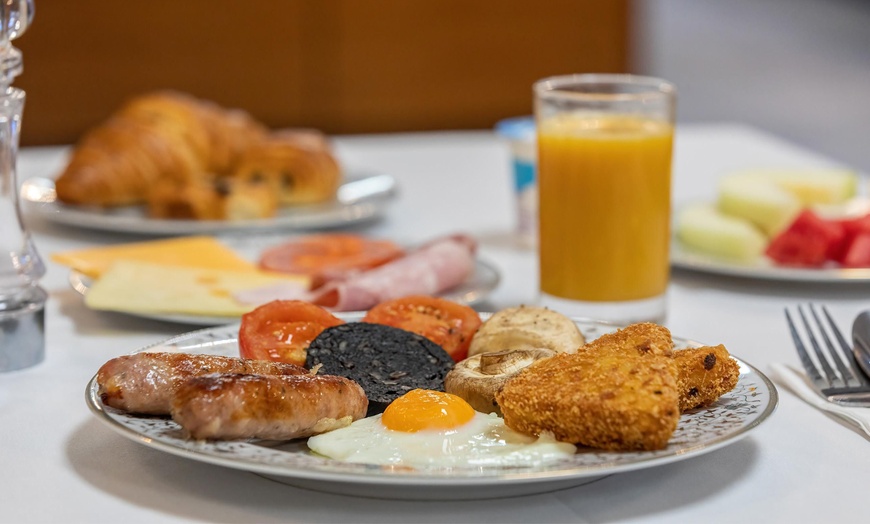 Image 16: 4* Hampshire: Standard Double or Twin Room Stay with Breakfast & More