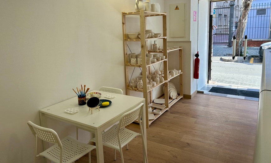 Image 5: Talleres de pintura en cerámica con opción a bebida para 1 o 2