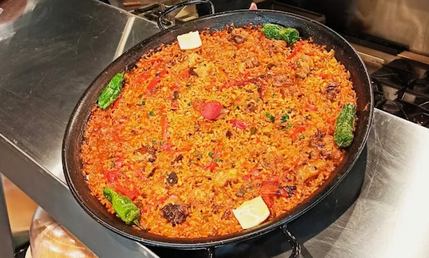Image 2: Menú mediterráneo para 2 o 4 personas con arroz para compartir