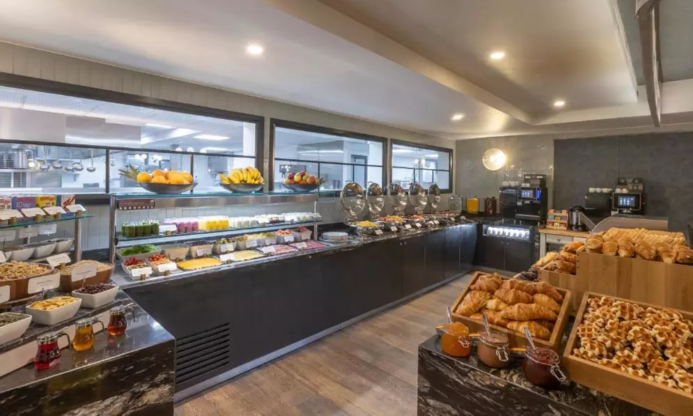 London: 4* Stay for Two with Breakfast & Drinks