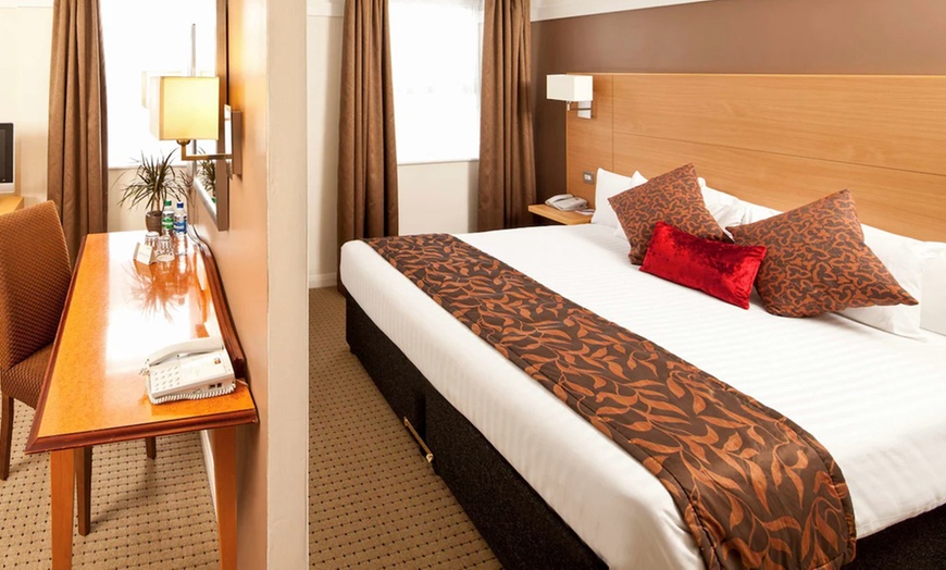 Image 6: Bolton: Standard Double or Twin Room with Breakfast, Prosecco, & More