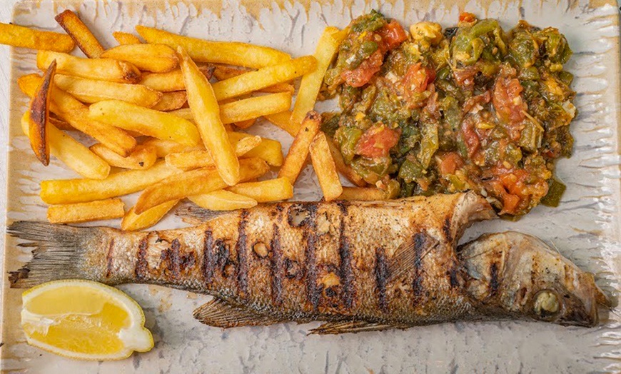 Image 5: Menú mediterráneo con entrante, principal, postre y bebida