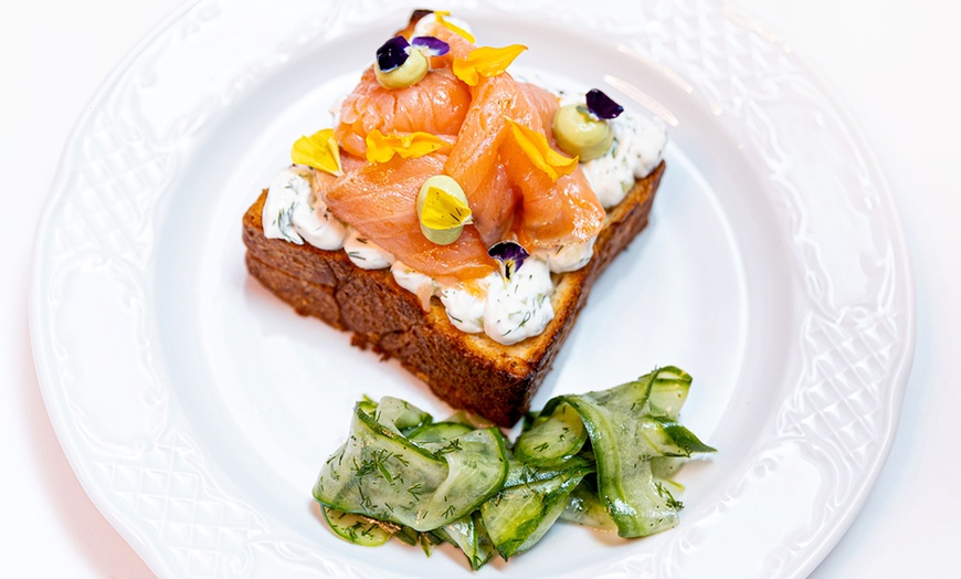 Image 2: Brunch para 2 o 4 con dulces, salados, bebidas y premium con cócteles
