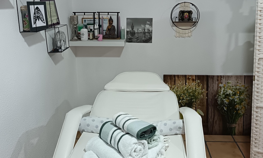Image 3: Masajes de 30, 60 o 90 minutos: local, terapéutico o con aceites 