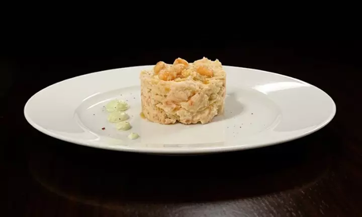 Menú Esencial o Premium con entrante, principal, postre, bebida o vino