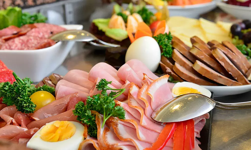 Frühstücksbuffet inkl. 1 Glas Sekt für 2 oder 4 Personen