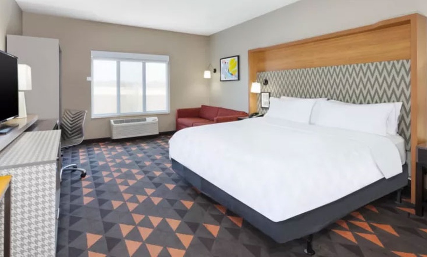 Image 2: Members Only Deal: Holiday Inn Grand Rapids South by IHG